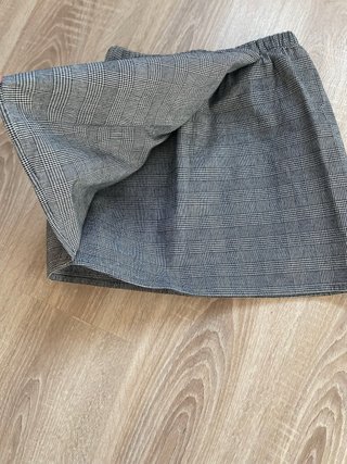 Falda de cuadros gris