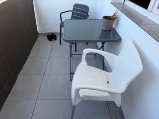 Mesa plegable terraza y 2 sillas