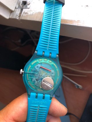 Reloj Swatch Azul con Día y Fecha