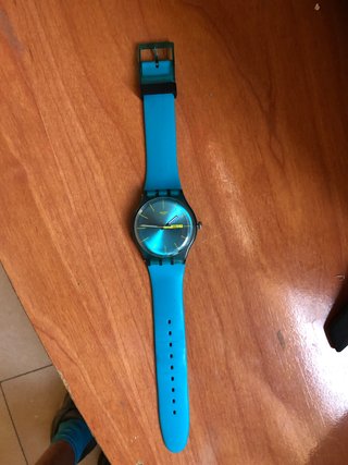 Reloj Swatch Azul con Día y Fecha