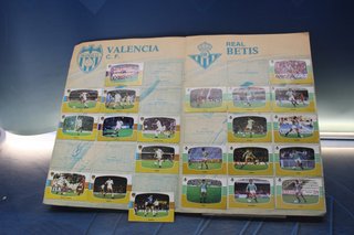 Álbum de cromos: Campeonato Liga 84-85 1ª División. Cromos Cano. Incompleto.