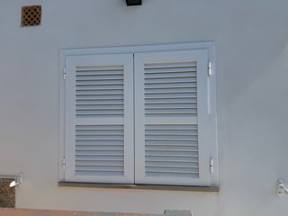Persiana blanca de lamas Puerta persiana