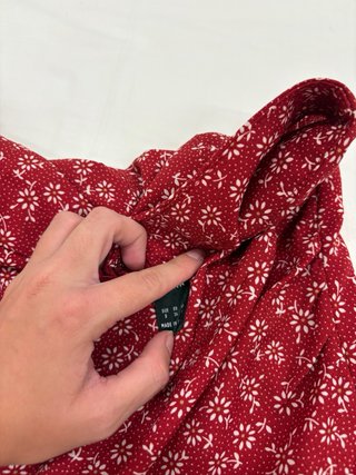 Falda corta estampada floral roja