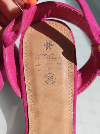 Sandalias tacón bajo ante fucsia