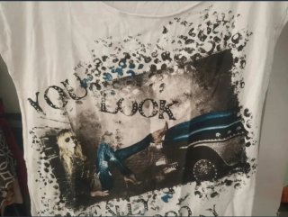 Camiseta blanca de manga corta de la marca Bershka