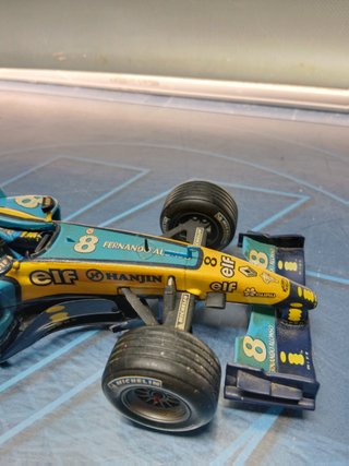 Alonso Renault R24 2004 Mattel, Hot Wheels 1:18. Maqueta coche Fórmula 1.