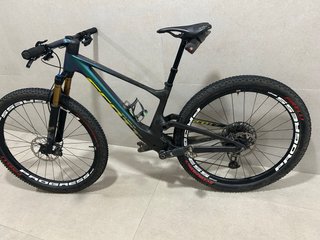 Bicicleta Scott Spark Team Issue
