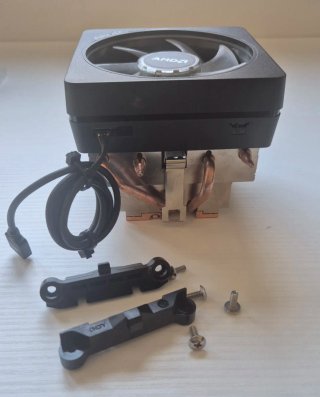 Ryzen 7 3700X con disipador AMD Wraith Prism RGB