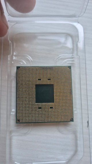 Ryzen 7 3700X con disipador AMD Wraith Prism RGB
