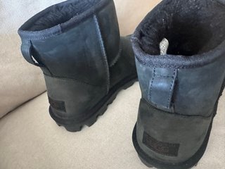 Botas negras de ante y piel