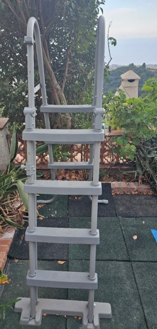 Escalera Bestway Gris Sin Uso