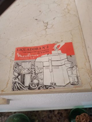 Licuadora Moulinex Naranja y Blanca