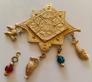 Broche Étnico Geométrico Dorado creador