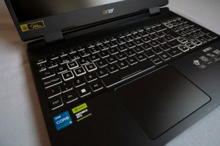 Acer Nitro 5 RTX 4060, 16GB RAM, 512GB + cascos