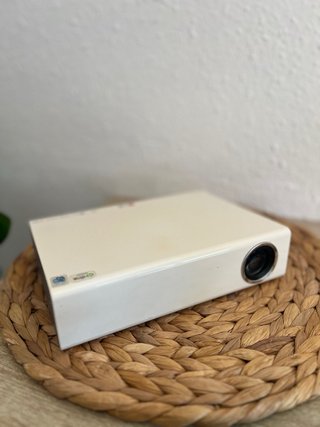 Proyector mini LG y 2 mandos a distancia
