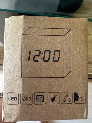 Reloj moderno color madera