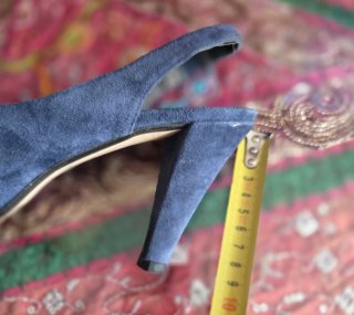 Sandalias Pecas Tacón Azul Tachuelas