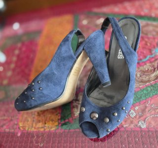 Sandalias Pecas Tacón Azul Tachuelas