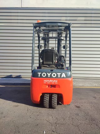 Carretilla Eléctrica Toyota con Pinza ref.3263