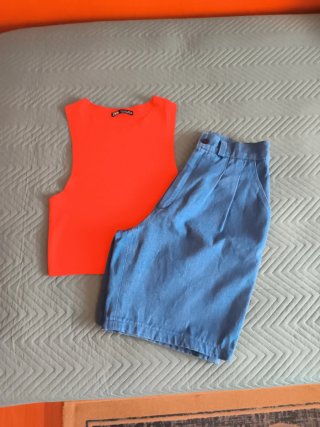 Conjunto camiseta roja y Pantalón Azul