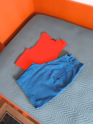 Conjunto camiseta roja y Pantalón Azul