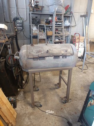 Barbacoa metálica para exterior