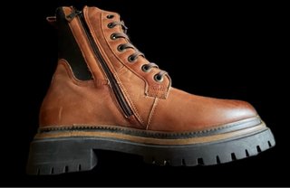 Botines de piel marrones y negros