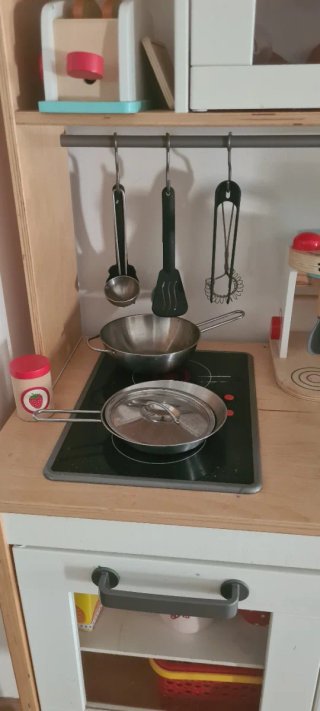 Cocinita de juguete IKEA con accesorios