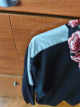 Sudadera SikSilk Negra con Flores