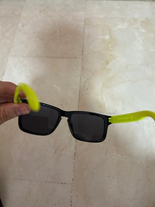 Gafas de Sol Oakley Negras y Amarillas