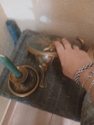 Tetera de latón con base y candelabro