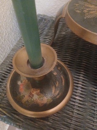 Tetera de latón con base y candelabro