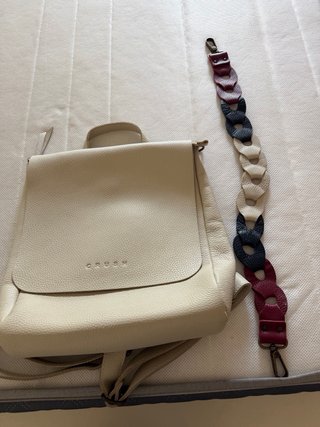 Mochila de piel beige,bolso de hombro y mano
