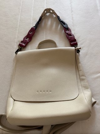 Mochila de piel beige,bolso de hombro y mano