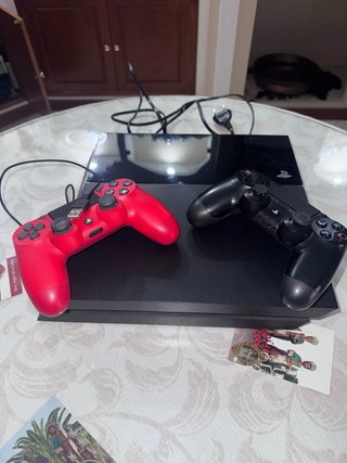 PS4 (PlayStation 4) Nera + Controller Rosso e Nero