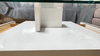 Mesa de centro moderna cristal y blanca