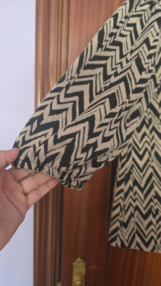 Jersey estampado zigzag beige y negro Talla M