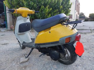 Honda Vision 75 Scooter Amarillo
