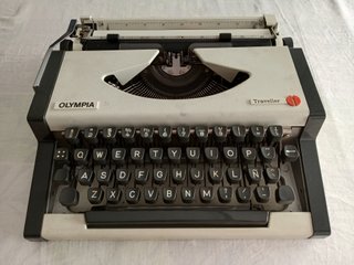 Máquina de escribir Olympia Traveller