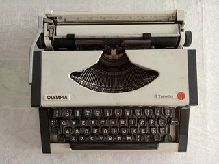 Máquina de escribir Olympia Traveller