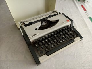 Máquina de escribir Olympia Traveller