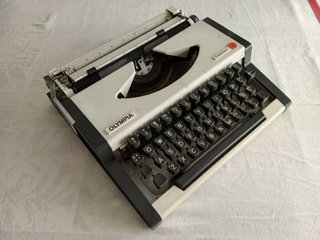 Máquina de escribir Olympia Traveller