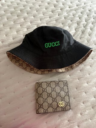 Lote Sombrero Reversible y Cartera