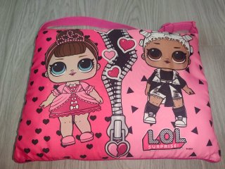 Pack LOL Surprise: cojín musical, muñeca y llavero