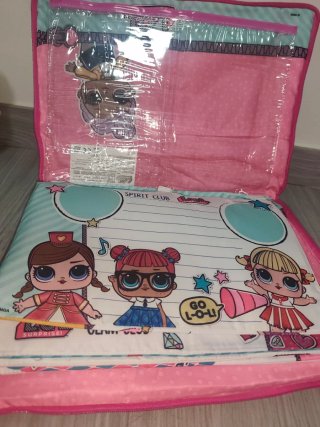 Pack LOL Surprise: cojín musical, muñeca y llavero