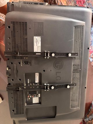 TV LG LG 32LD420 + soporte de pared + mando