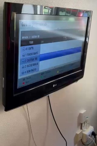 TV LG LG 32LD420 + soporte de pared + mando