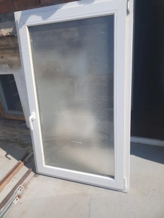 Ventana blanca de PVC