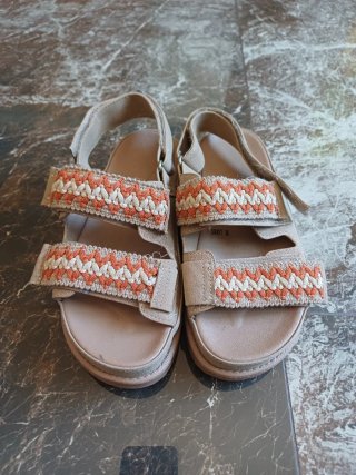 Sandalias Beige y Naranja Talla 36