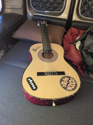 Guitarra de viaje o niño